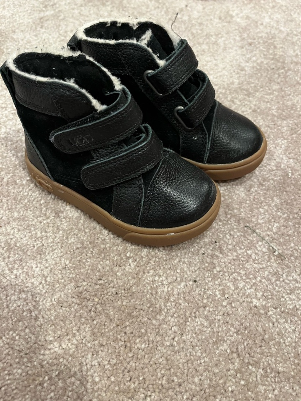 Ugg toddler shoes size 6